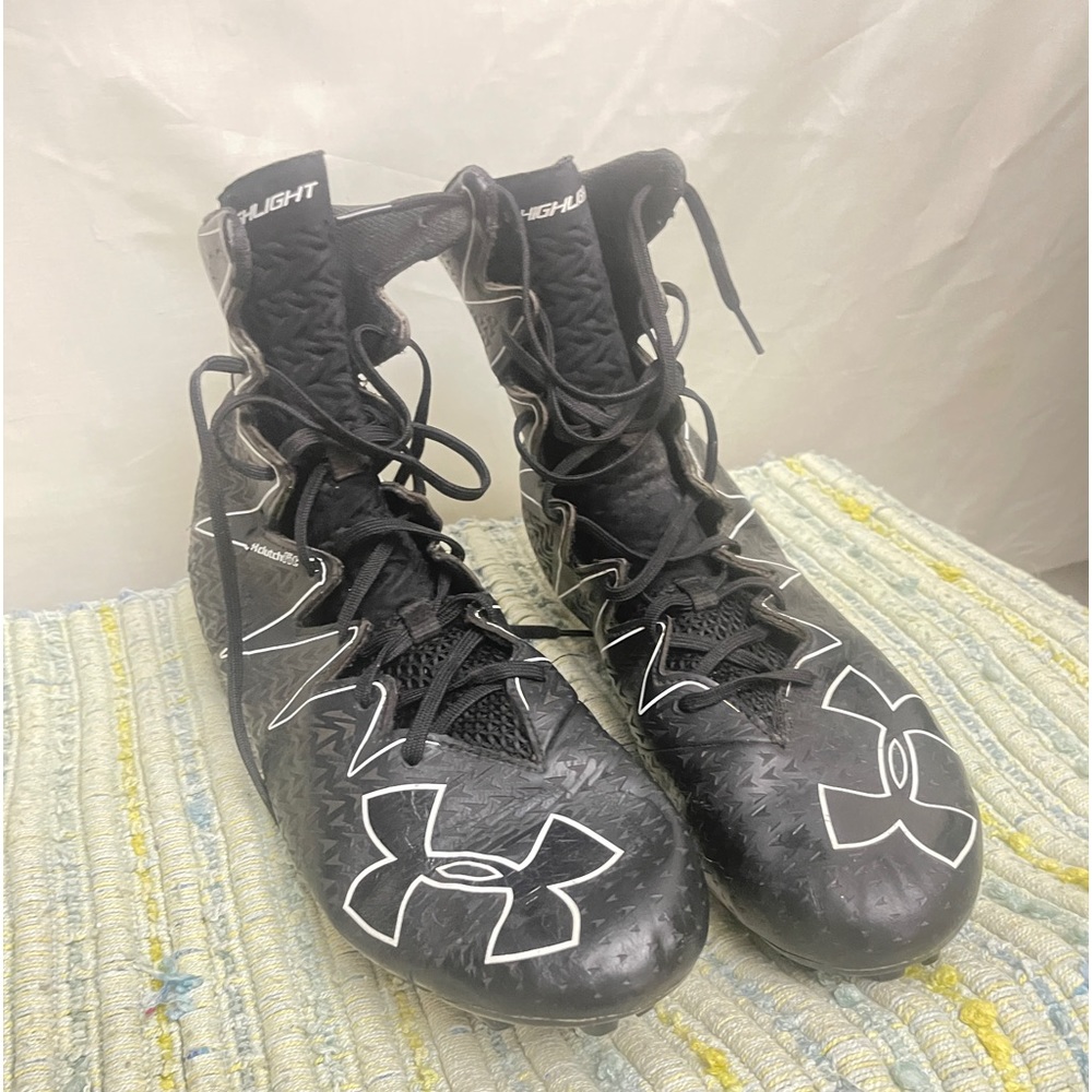 Under Armor, Mens Football/Soccer Cleats, black, size 12 very good condition